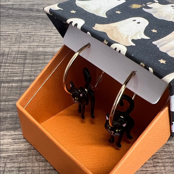 True To Form | Black Cat Hoop Earrings - Picture 5 of 5